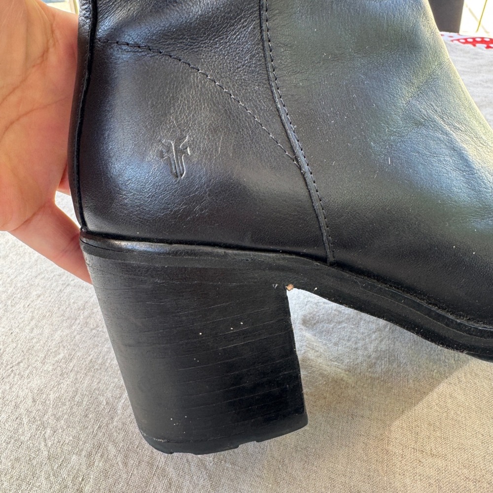 Frye Sabrina 6G Ankle Boot 8.5 Black Leather Lug Sole Block Heel Zip Chelsea - Picture 2 of 16